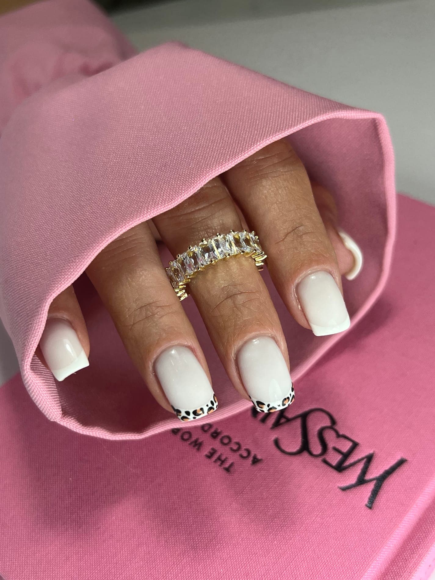 Shellac-manikyr i fransk stil - Beauty Concept, Drammen