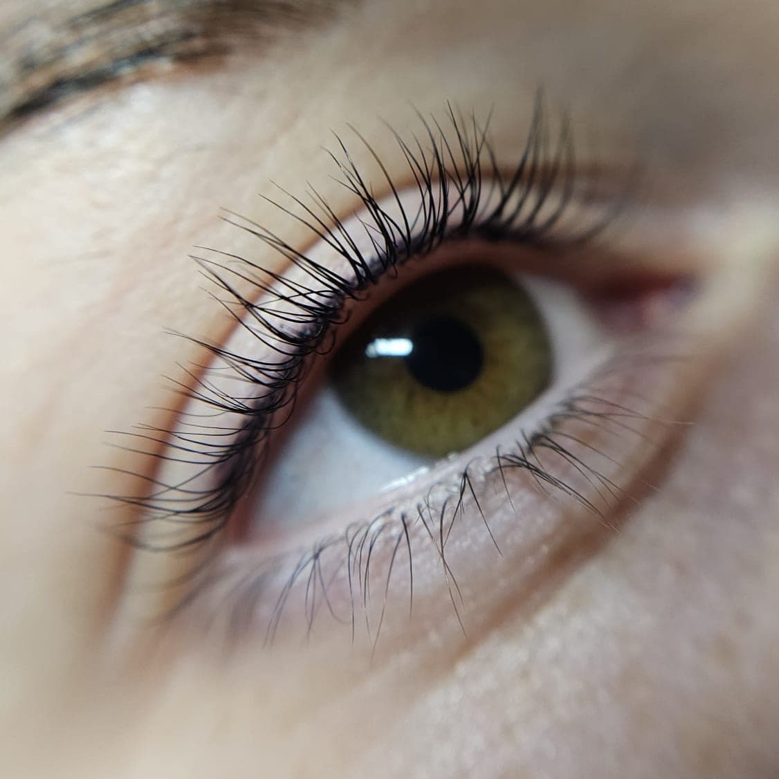 Vippeløft i Beauty Concept, Drammen - løftede, naturlige vipper